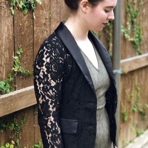 💚CHIC MUST HAVE 💚 Chic Black Floral Lace Blazer